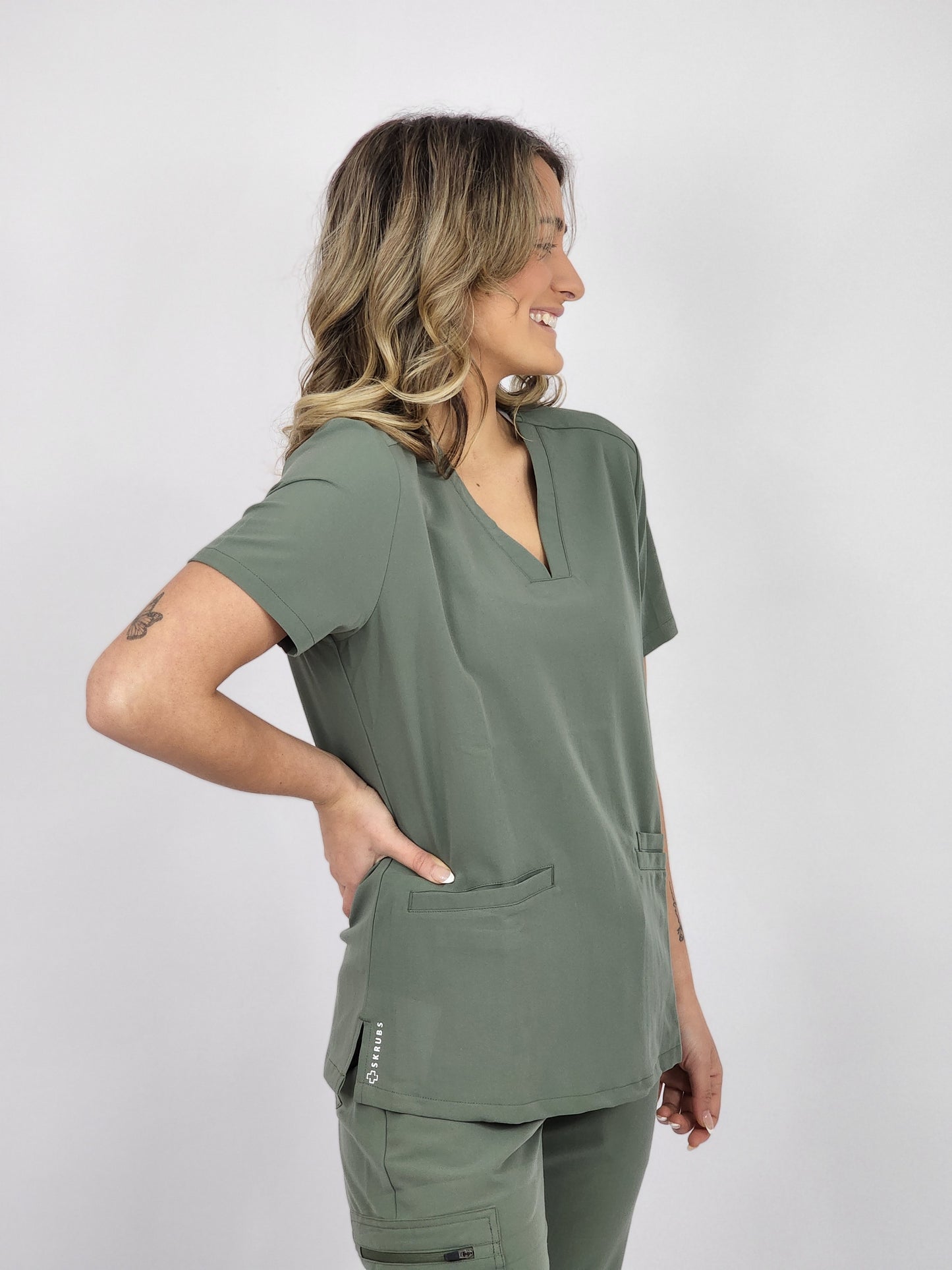 BECKY Three Pocket Skrub Top Forest Green