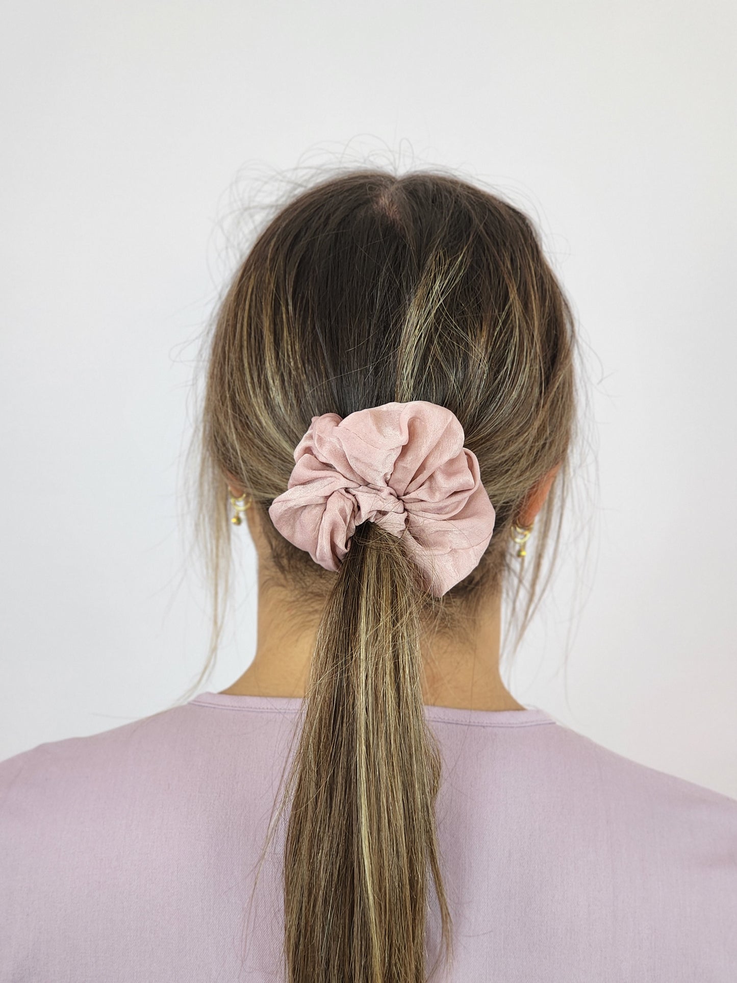 SULLIVAN Satin Skrunchie Primrose Pink